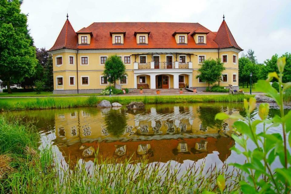 Almtalhotel Appartements In Pettenbach Kültér fotó