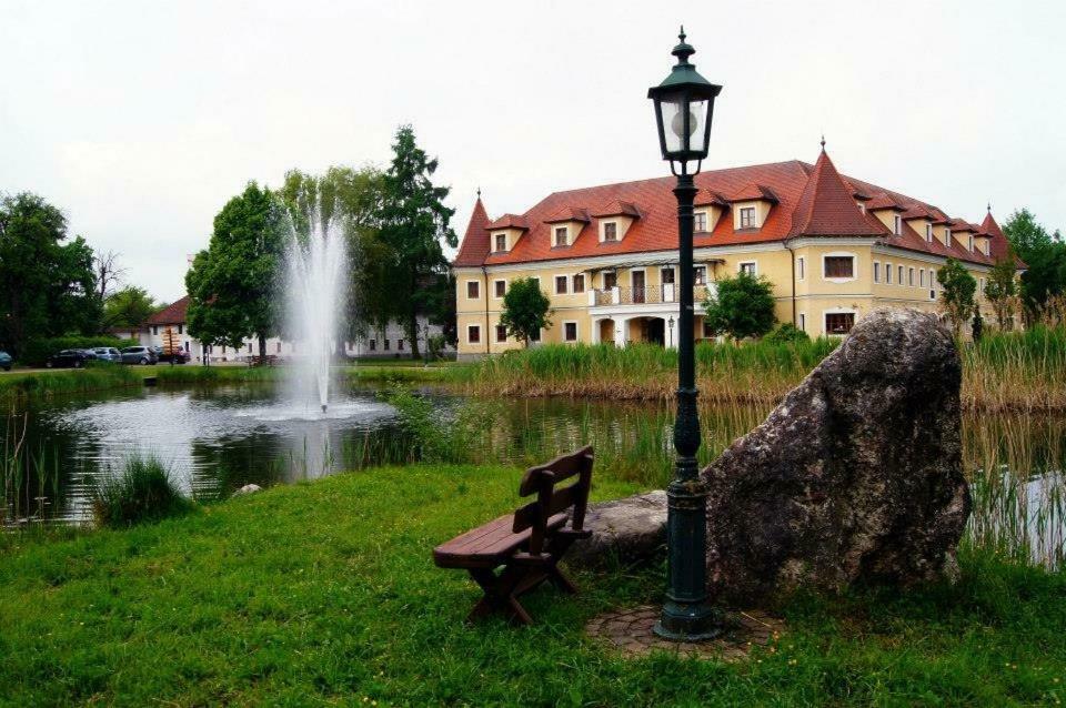 Almtalhotel Appartements In Pettenbach Kültér fotó